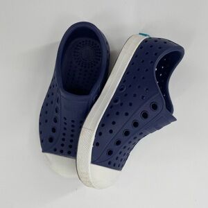 Native navy blue unisex shoes size C 6